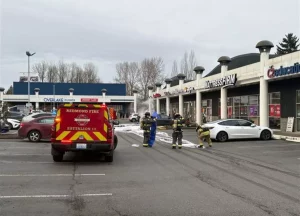Vehicle Fire Reported at Happy Lemon in Redmond as Electric Chevy Bolt Battery Ignites in Busy Parking Lot, Prompting Major Emergency Response with No Injuries