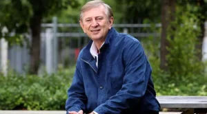 Legendary Australian sports commentator Dennis Cometti has died at age 76 after battling illness